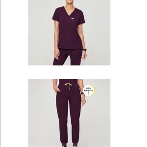 FIGS SCRUB SET IN DEEP PURPLE